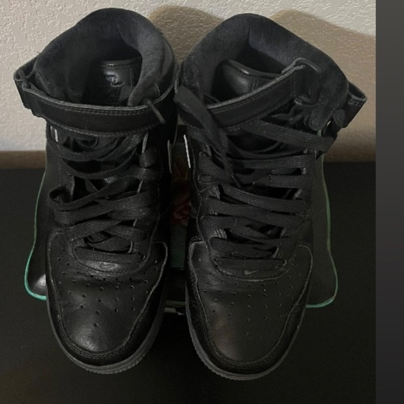 Nike Airforce One’s Women’s 9 Men’s 7.5 Black Silver Blue Low top - Picture 7 of 7